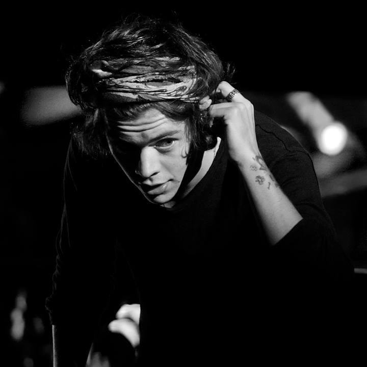 ♡ @Harry_Styles You know I wanna be the one who hold you when you sleep ♡