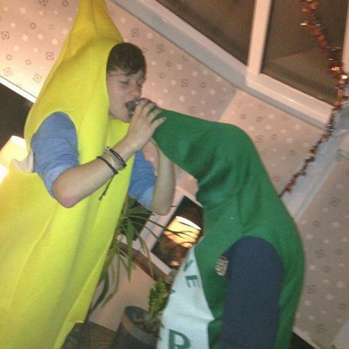 17, Guitarist, EastGrinsteadRFC,& i'm in a band with no name. Obsessed is a word used by the lazy, to describe the dedicated.