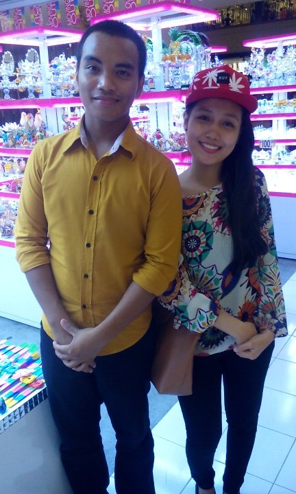 haii nama saya yasir :* umur 18 so tengah cari keje ma hahaha tanggung keluarga hehehe..taken my SUHADA MY GEMUKK BUNCIT