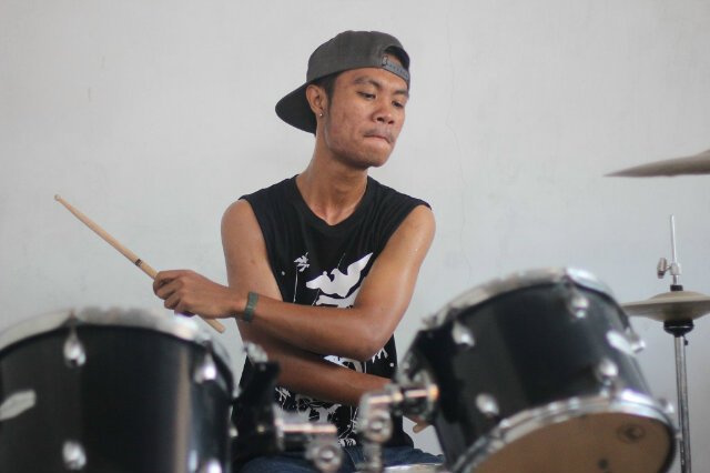 I am a drummer,rockahollic,juventini,and of course Jesus Inside me