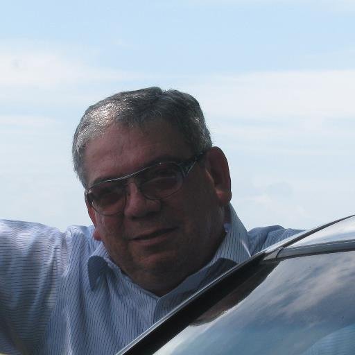 Ing Civil, de Managua, Nicaragua. Gusta de la filosofía, poesía y geopolítica.