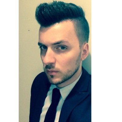 JE SUIS UN PERSONNAGE DONC UN MYTHE J'AI UN LOOK JE SUIS LE PRÉCURSEUR DU NÉO-DANDYSME.ET MA BARBE DE DEUX JOURS ME DEMANDE BEAUCOUP DE SOINS. SERGE GAINSBOURG