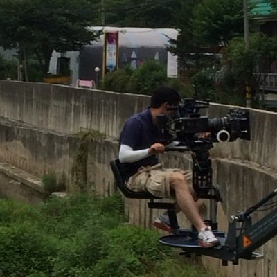 TV Drama, Movie, Drive, Trip, Baseball.. SBS 젊은 촬영감독. 타고난 감각도 없고, 누구보다 뜨거운 열정도 없지만..그래도 '잘 찍는다'란 말 듣고 싶은.. 일상 속에 '그'사람..