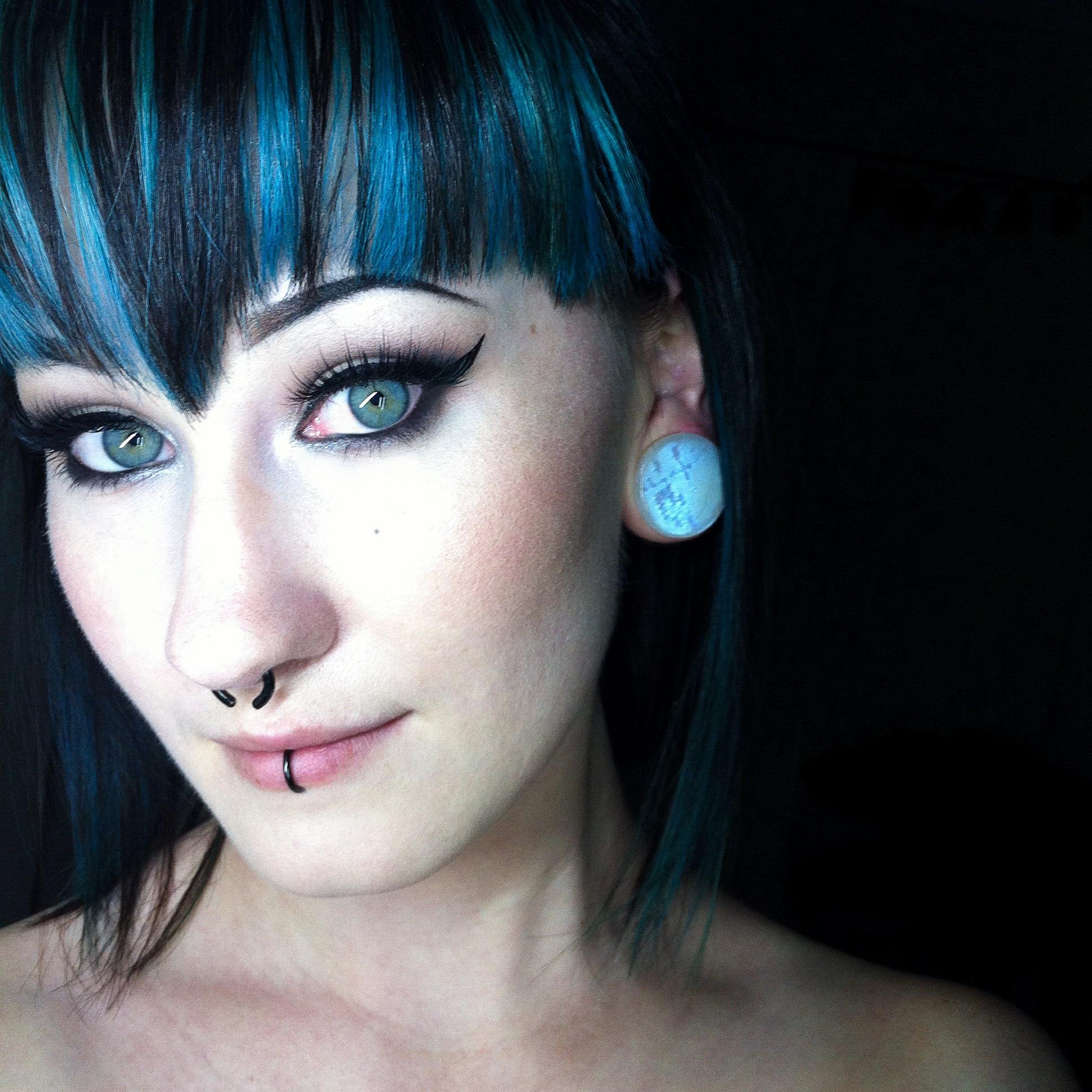 A spooky girl obsessed with nail polish and performance photography. http://t.co/0kHBCVAAOL