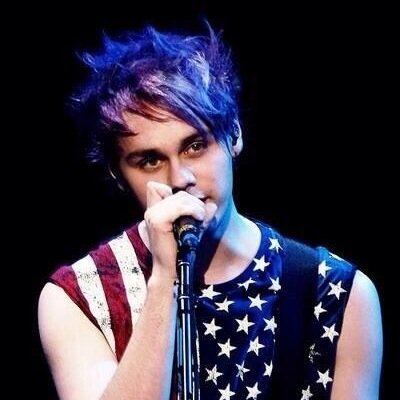 hey bae, please follow my main acc @mxlum182 bc I lost my 20k :( Also ask for a dm to 5/4 of 5sos and more! turn on notifications on that acc please