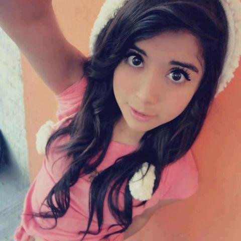 19 años, la vida siempre es dura pero hay que salir adelante. Colombiana de corazón y alma.