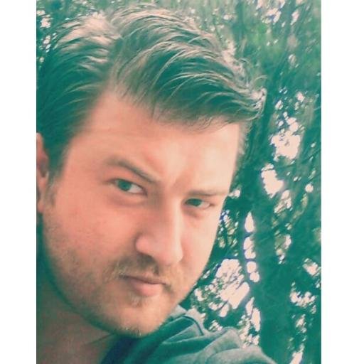 Öğrenci, başarılı, kararlı, istekli, komik, serseri ruhlu, bazen çocuk, GS'li, dostu düşmanı bilen,Erdek'li, Koordinatör,Analist,sarı, eğlenceli :)