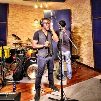 Bienvenid@s al Club de Fans del Cantante y Músico John Peter! Síguelo en su cuenta oficial @JohnPeterMusic