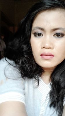 MiteeDina's profile picture. Semakin dipuji, semakin saya akan terbang. Semakin terbang, semakin saya lupa sama tanah. So, berlebihan itu tidak baik. I'm Twitty.