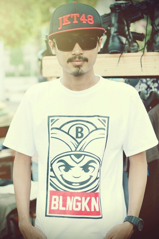 Bermain main sambil belajar ! Like graphic design / Make T-shirt / Logos / Typography / bersama @KOIPhotography.