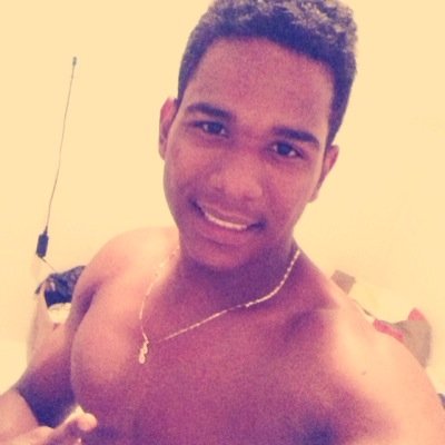 Fico pensando, e perco o sono, de noite acordado, é você que vejo em sonhos..