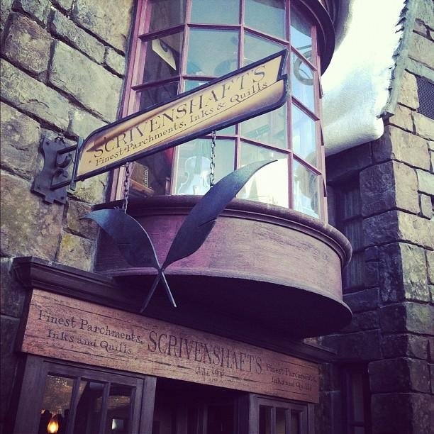 casaplumas's profile picture. Casa ubicada en @Hogsmeadetty. Llena de todo tipo de plumas, sobre todo de faisán. #Pottertty