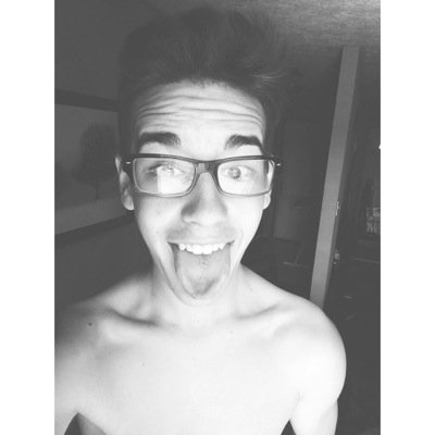 oMFG JACOB FREAKING WHITESIDES FOLLOWED YOU.. SO THAT MEANS HE JUST ACKNOWLEDGED YOUR EXISTENCE CONGRATS BBY (main acc: @neverlxndniall)