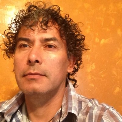 Maestro en artes plásticas ASAB, 
Especialista en Administración de la Informática Educativa UDES
Aspirante a Maestría