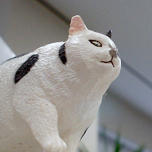 hwatattama's profile picture. マイペースでやってます☃ガブリエルはこの猫の置物の名前です