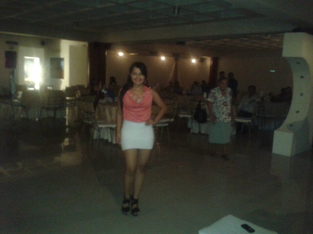 Futura Abogada*--*  
 Invierto mi tiempo amando a quienes me aman, no lo pierdo odiando a quienes me odian(: