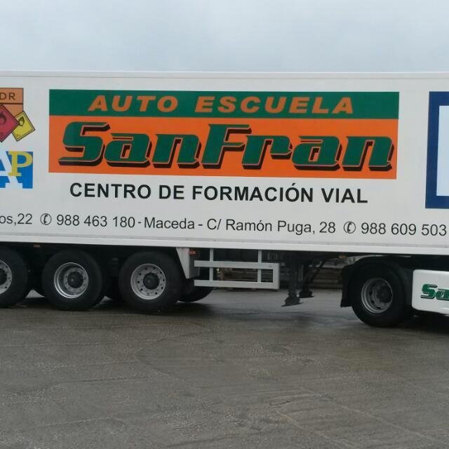 Autoescuela. Formación de conductores. Recuperación puntos carnet. Capacitación conductores profesionales