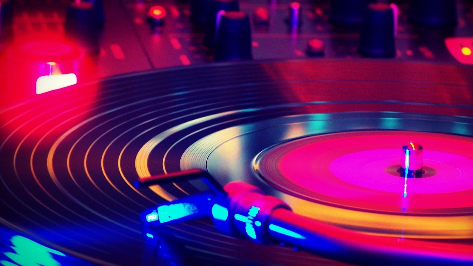 Programa de musica electronica que se transmite viernes y sabados apartir de las 11 pm en Mas radio 106 .1 fm Pachuca Hgo.