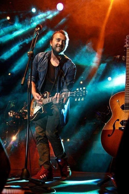 emrah_d13_'s profile picture. Aslında Hiç Kaybetmedim Sadece Sistemin
İstedikleri Kazandı Meteliksiz Olabilirim Ama Niteliksiz Değilim