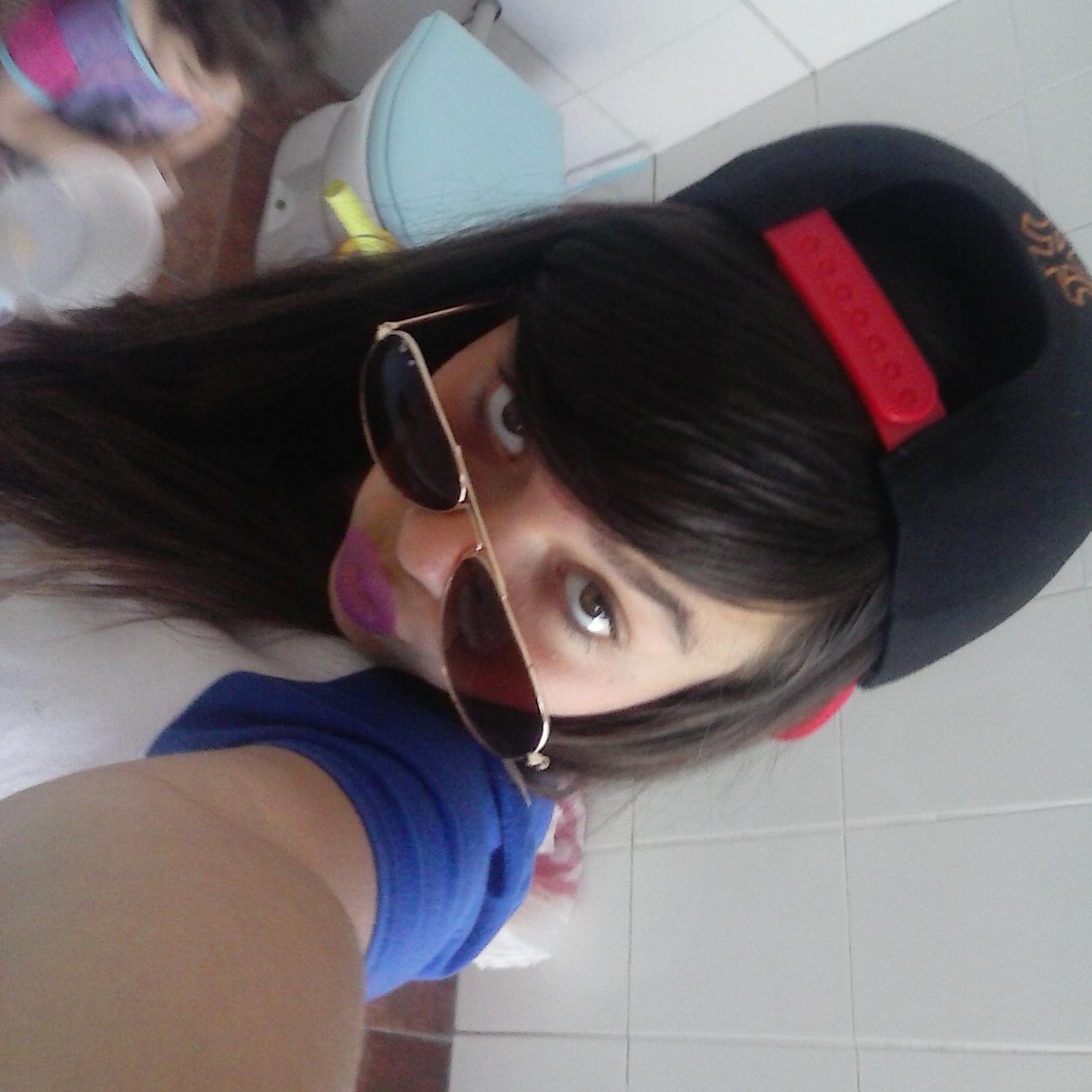 ~ QUE EL DESEO NUNCA TE CONFUNDA ~
TÙ REINA O TÙ RUINA.
Si me meto en lios es porque mato por los mios.
Breaak Beaatt.