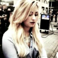 [lovatic's voice] demi, give your hair a break, give your hair a break