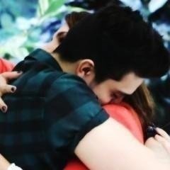 Por mais que o universo teime em conspirar contra, nunca vou deixar de acreditar que eu ainda vou poder te abraçar forte e dizer: agora é real.
