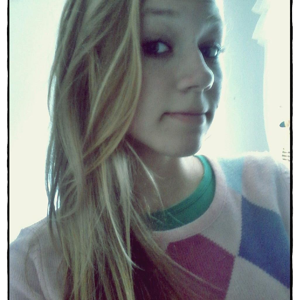 Soou tímidaa, Adoroo brincadeiraas ♥, Cristã ♥
 ☺☺
Facebook: https://t.co/LqqeorhnlG
Ask fm: http://t.co/ZZKm8ReMUs
