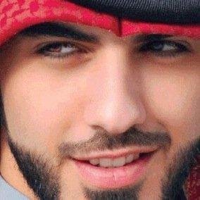 في نظرتي حدّه وفي خاطري ضيق .. همي كبير وضحكتي مستعاره ..