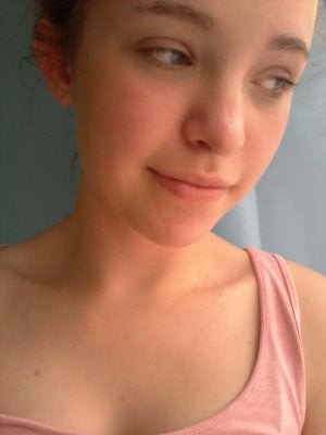 hii I'm Alin *Me *Ariana Grande*Other Things*life in Germany