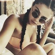 SelenasCupcakes's profile picture. I'm Noy, I'm 16 a Selenator since '09. Sorry, I can't explain in words how much Selena means to me...what I can say is SHE'S MY STYLE QUEEN.
