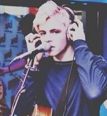 Rocker2TheMoon's profile picture. 