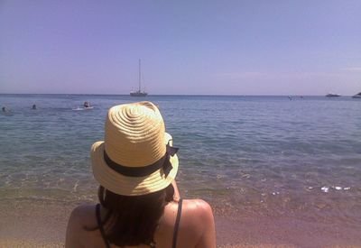 Opositora. Si hoy ves el vaso medio vacío que sea por todos los éxitos celebrados.