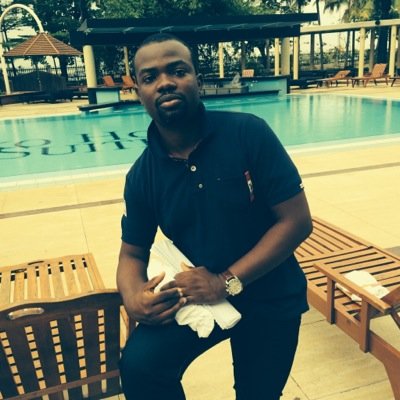 I tweet me, you and anytin worth tweeting , oya follow ;)