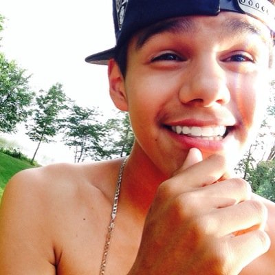 wesleynichols00's profile picture. Facebook: Wesley Taylor Nichols) Snapchat: wesleytnicholss )Instagram: wubbby_