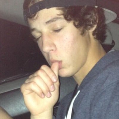 I think Cameron is just to die for ☹☻ Yo you should call me babe #callmemaybe #callmecam