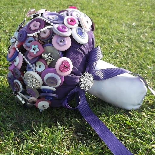 Holliday Romance Wedding Services provides various levels of support for your wedding day preparations and keepsake bouquets. Get in touch for more info.