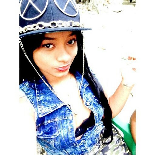 IG: @GinaMiinaj .. You wanna know about me? Follow me B*TCH. #DrakeWorld♥