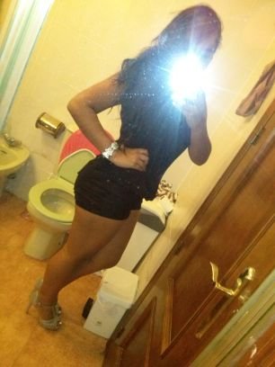 ritzy_martines's profile picture. 