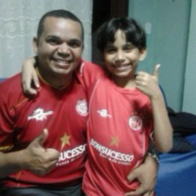 Funcionario Publico , formador de opinião, formado em administração, americano, flamenguista e vivendo.