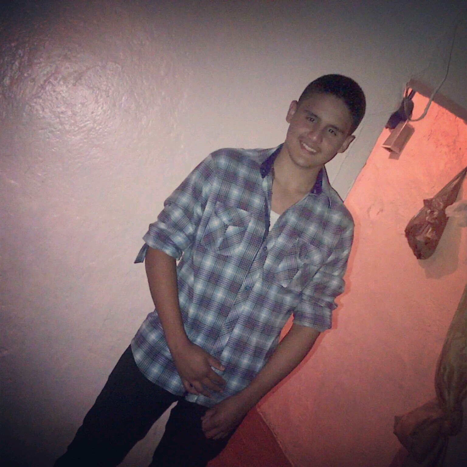 NO CONFIO EN NADIE♡*--* | Muchos te van a querer por ser como eres;$, pero muchos te odiara por la misma razon*--* | ∞Solo Confio En Mi Pulso♡