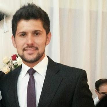 Sorria bonito e deixe os outros quererem descobrir qual é o segredo que faz você rir.