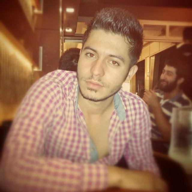 ' Karanlıktaysan  gölgen bile seni yalnız bırakır '