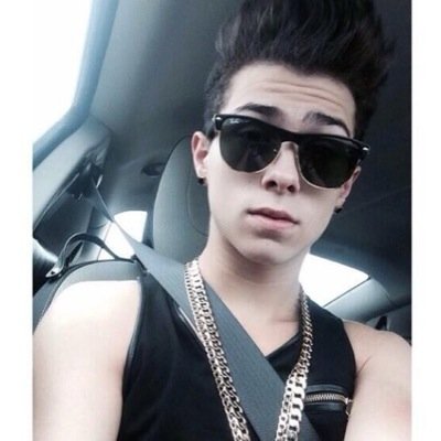 Prefiero retuitear que tuitear sígueme y retuiteo los tweets que me gusten.