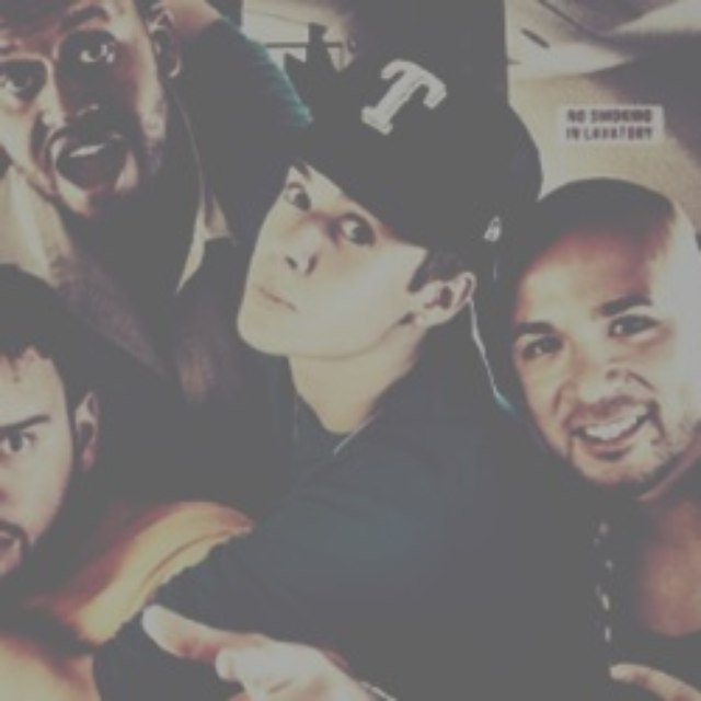 follow @1993snixll bc she follows back, always! unless you tweet in another language lol