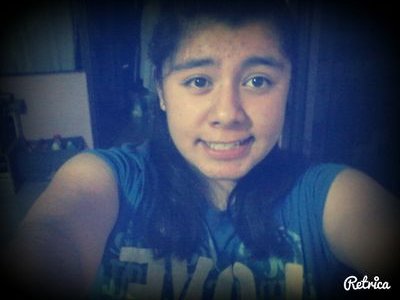 no se puede ser fuerte,con alguien que es tu debilidad :33