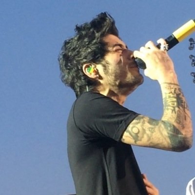 follow @C0BAINZAYN bc you have a nice ass