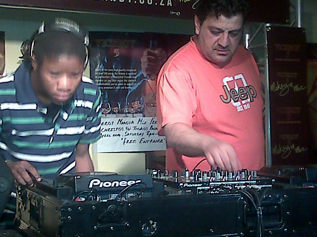 Gig Guide | DJ Profiles | Mixtapes | InfoTainment | Dance floor Scene Etc... Errithang happening in & around O/F