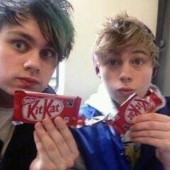 Hey this is a free follow from @pizzakingcalum go follow her or lose this free follow, i love you xx