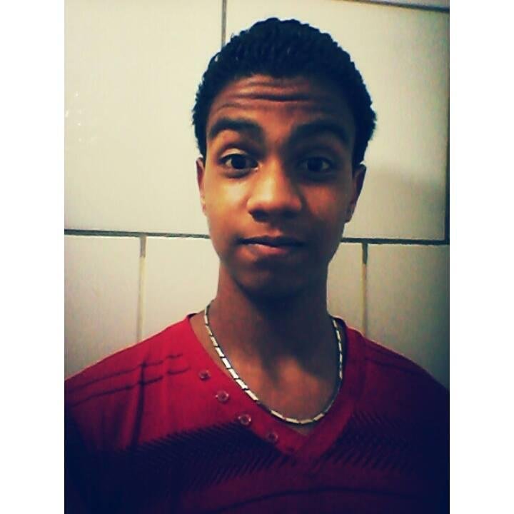 Estudante, Sou Uma Pessoa Legal As Vezes Chata Adoro Mim Divertir, Gosto Muito De Aventuras e Adoro Sair Com Meus Amigos...*---*{}!!!
