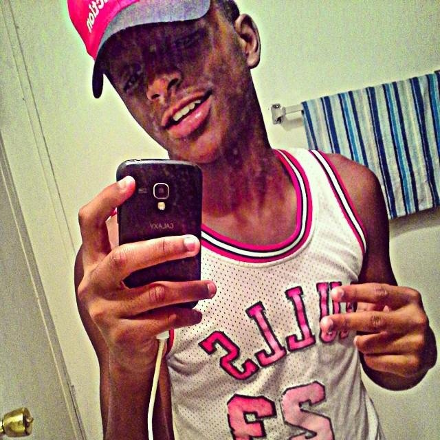 Writter/Actor!! I dont say to much cuz niggaz act gay 2 much , so if i grind you tf up it cuz you play too much ! #Dickhead #GetHoused